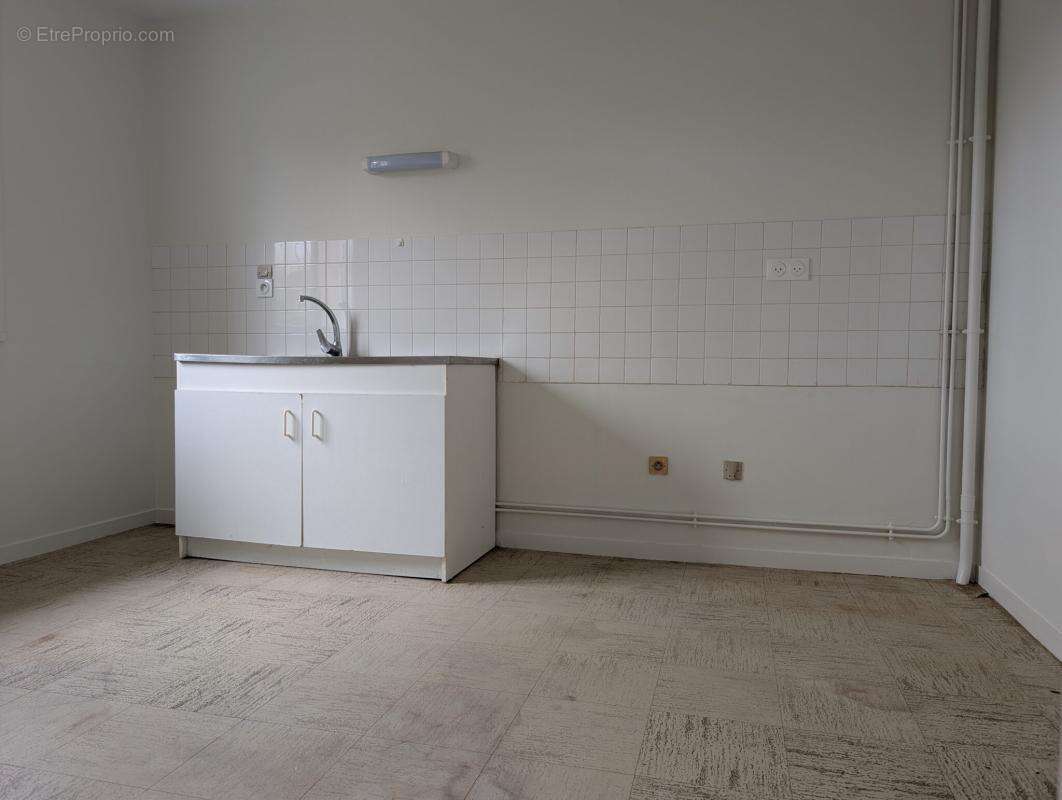 Maison à AINAY-LE-CHATEAU