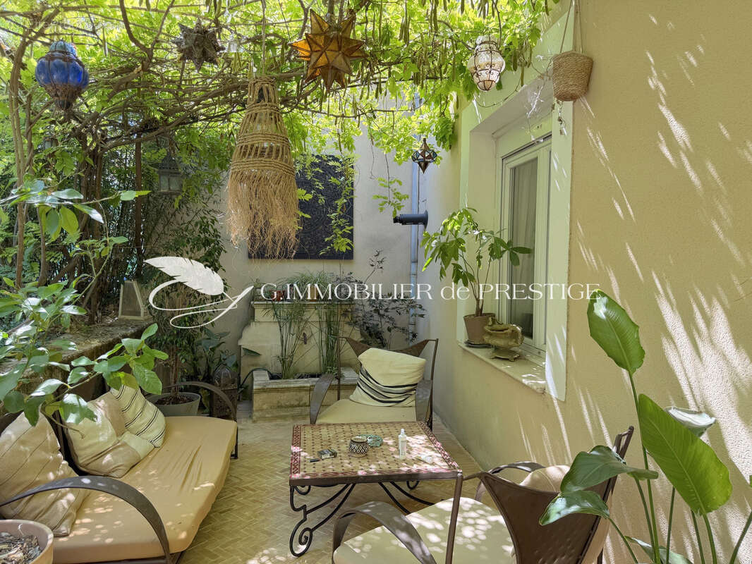 Une maison de ville avec jardin et piscine - photo 2