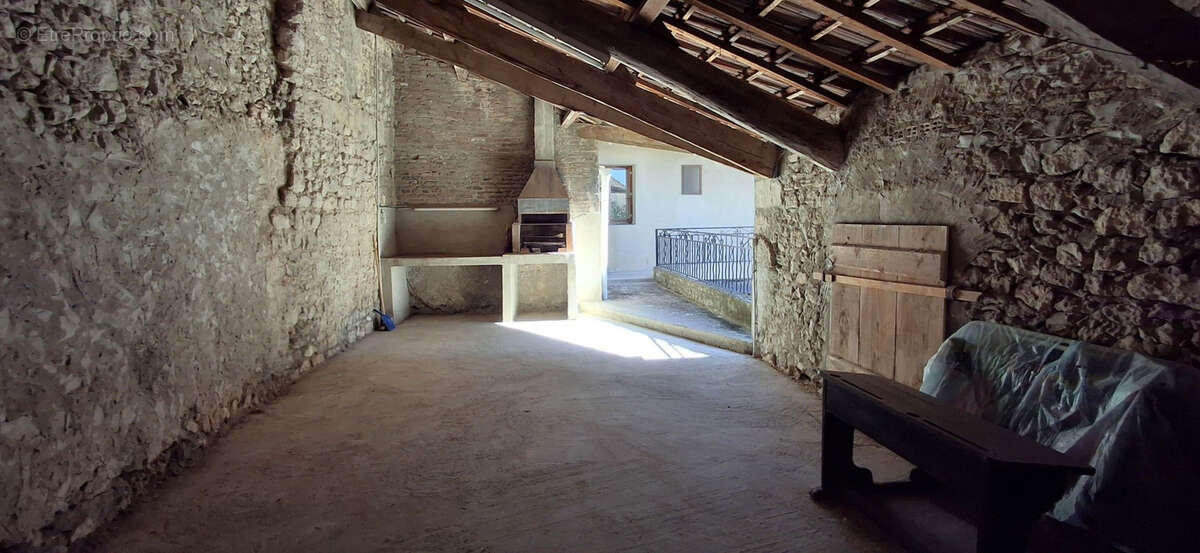 Maison à LA GARDE-ADHEMAR