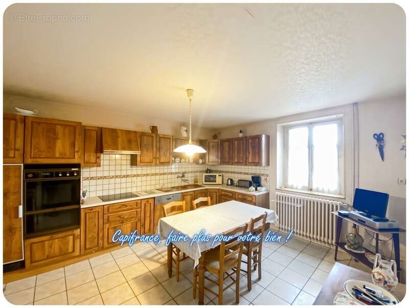 Ensemble immobilier comprenant  2 maisons de village sur terrain de 2285 m² - photo 5