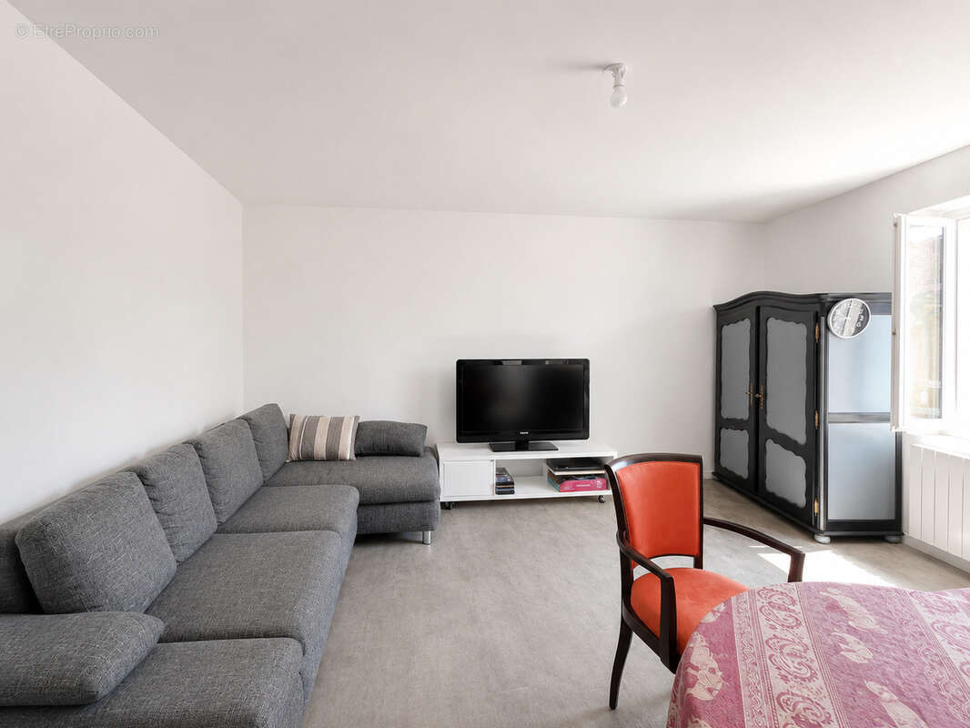 Appartement T2 + studio attenant Le Luc 70 m2 - photo 2