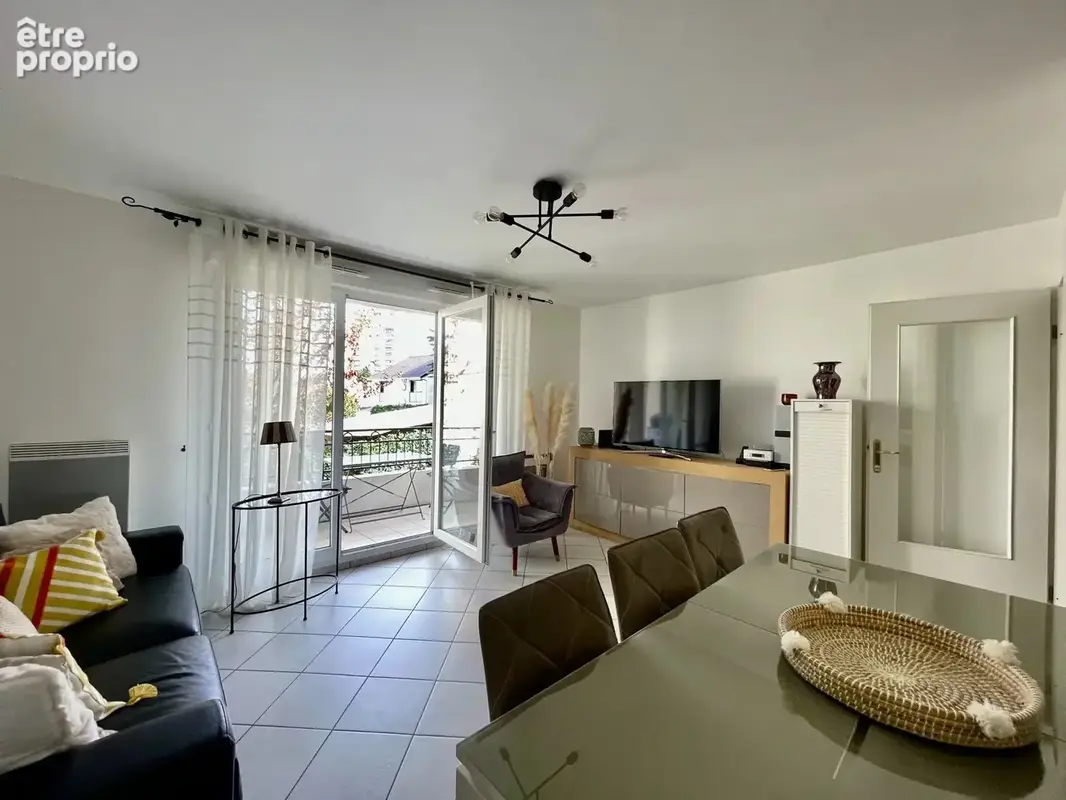 DRANCY - LA MUETTE - F3 de 52m² avec balcon et 2 parkings - proche centre-ville - faibles charges - photo 3