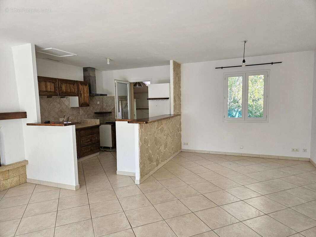 Maison à CAMARET-SUR-AIGUES