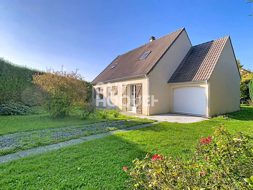 Maison à PEROY-LES-GOMBRIES