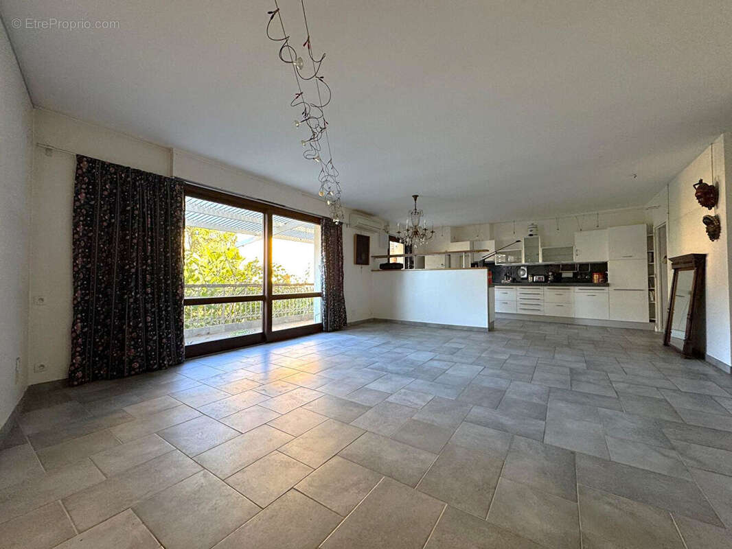 Appartement à BAGNOLS-SUR-CEZE