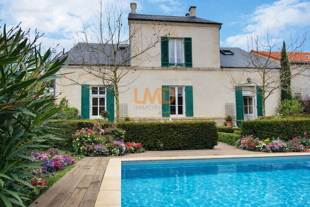 Maison à SAINT-JEAN-D'ANGELY