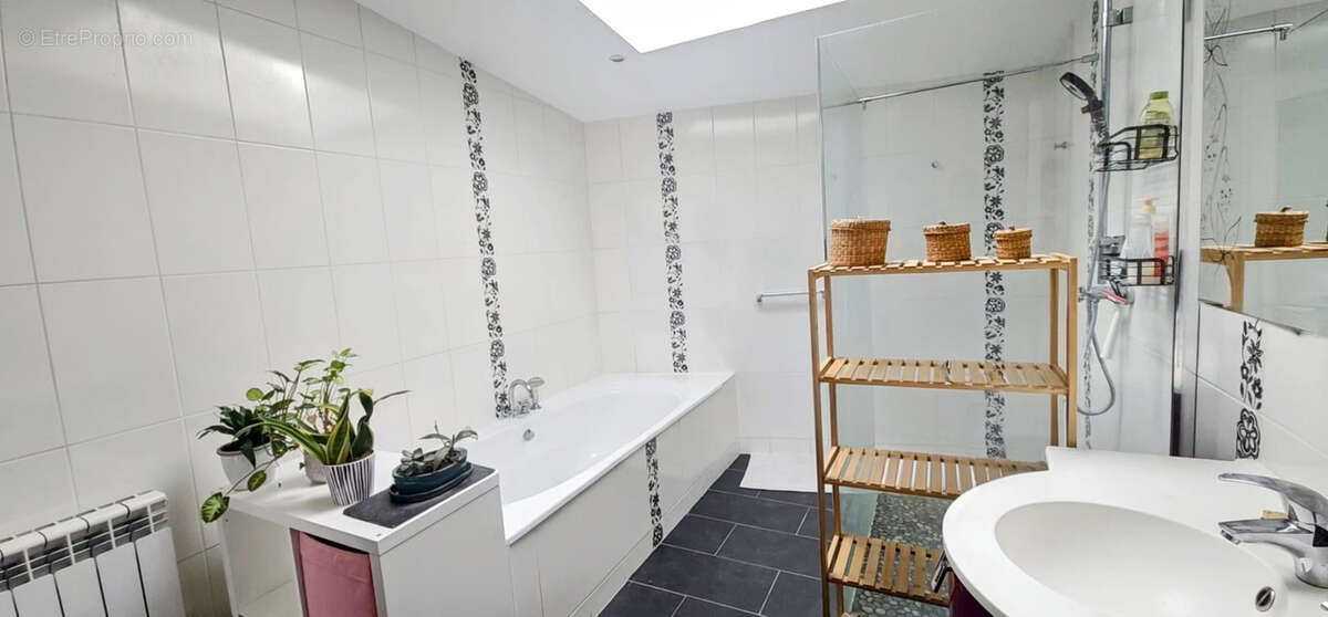 Maison à SAINT-LAURENT-DE-LIN