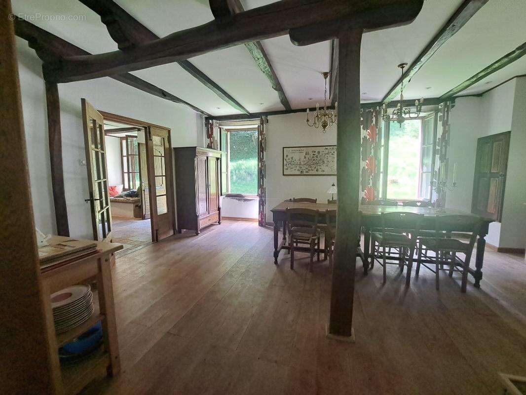 Maison à LA ROCHE-CANILLAC