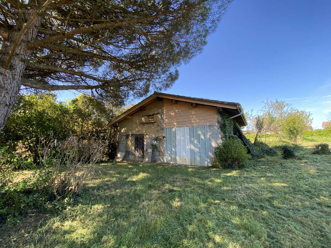 Terrain à LE BURGAUD