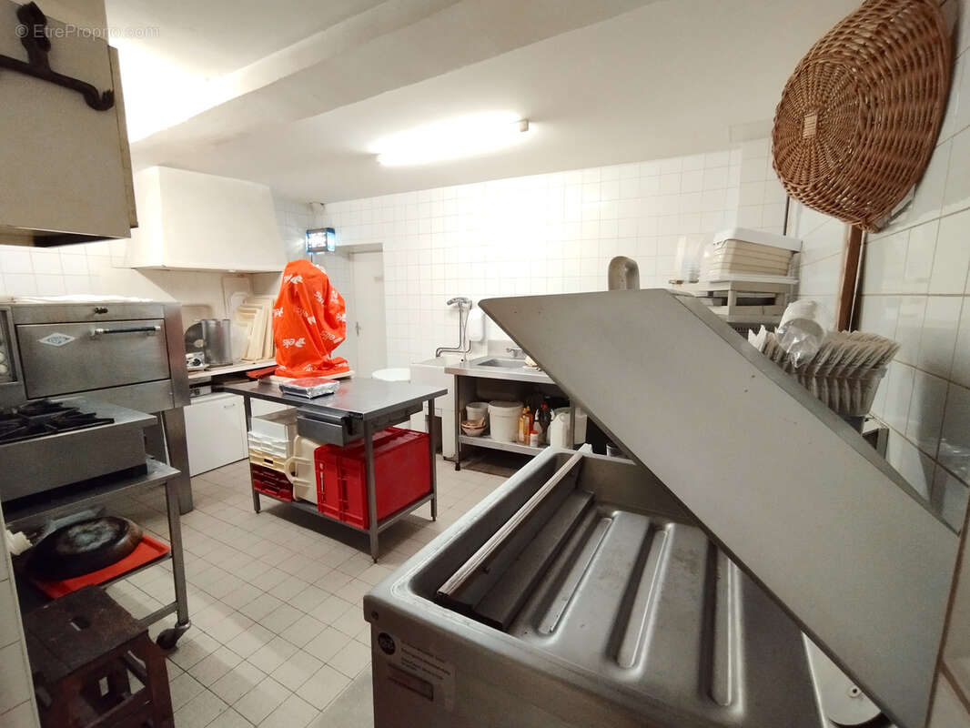 Commerce à CASTRES-GIRONDE