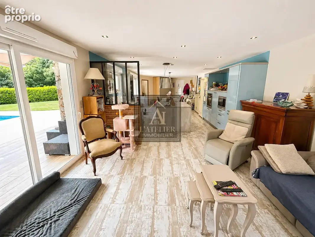 Maison avec dépendance, garages, atelier, piscine sur une parcelle de 7559 m2 - photo 4