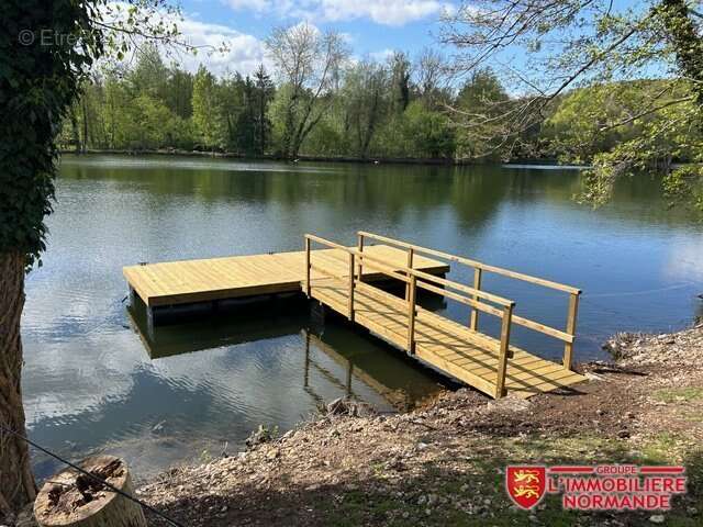 Terrain à FONTAINE-SOUS-JOUY