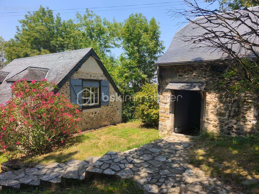 Maisons du 17 eme avec petite dependance et garage - photo 3