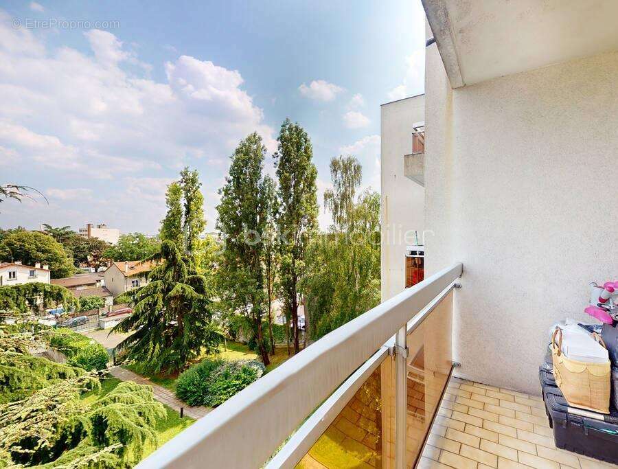 Appartement à LES LILAS