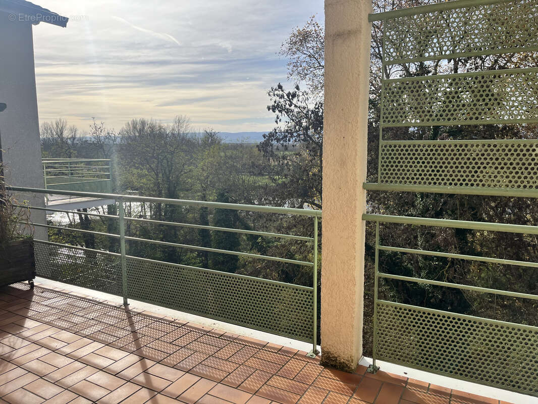 Appartement à MONTROND-LES-BAINS