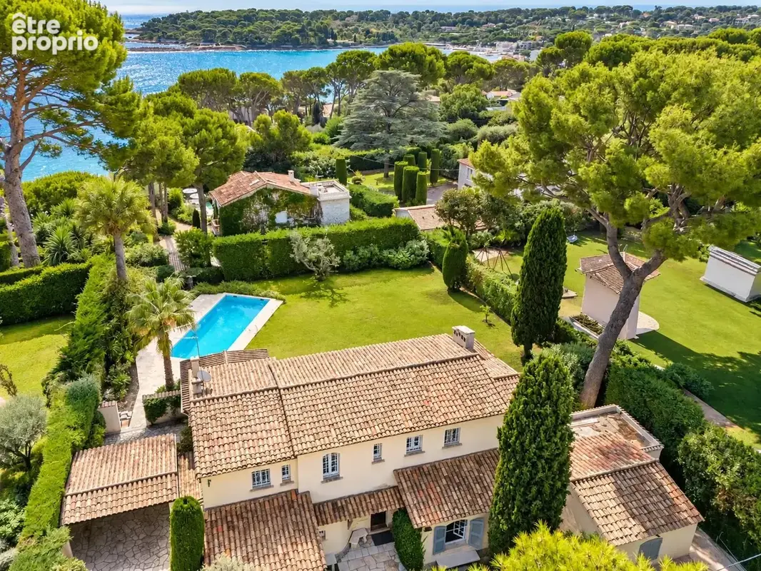 Spacieuse villa avec jardin plat et piscine - photo 8