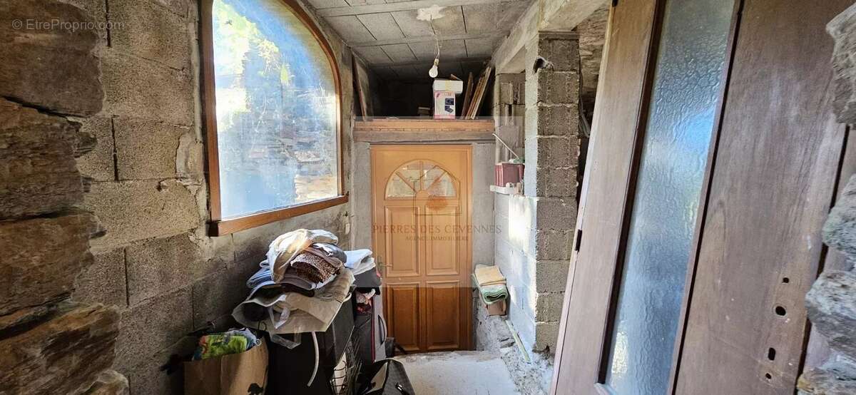 Maison à LE COLLET-DE-DEZE