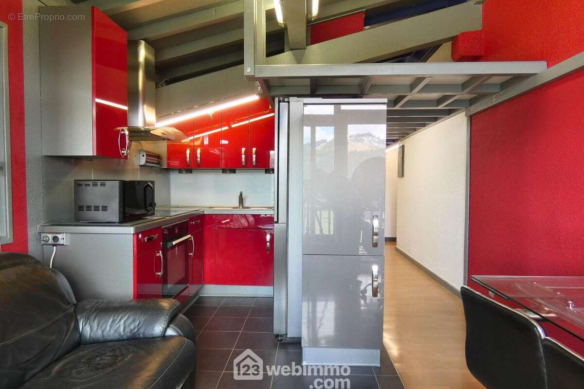 Situé sur les hauteurs de Notre-Dame-de-Bellecombe, découvrez ce charmant appartement de 25,56 m² Loi Carrez. - Appartement à NOTRE-DAME-DE-BELLECOMBE