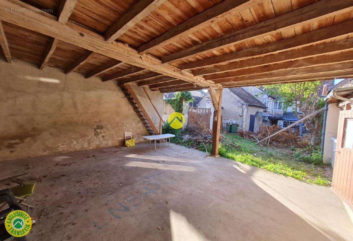 Maison à LUCAY-LE-MALE