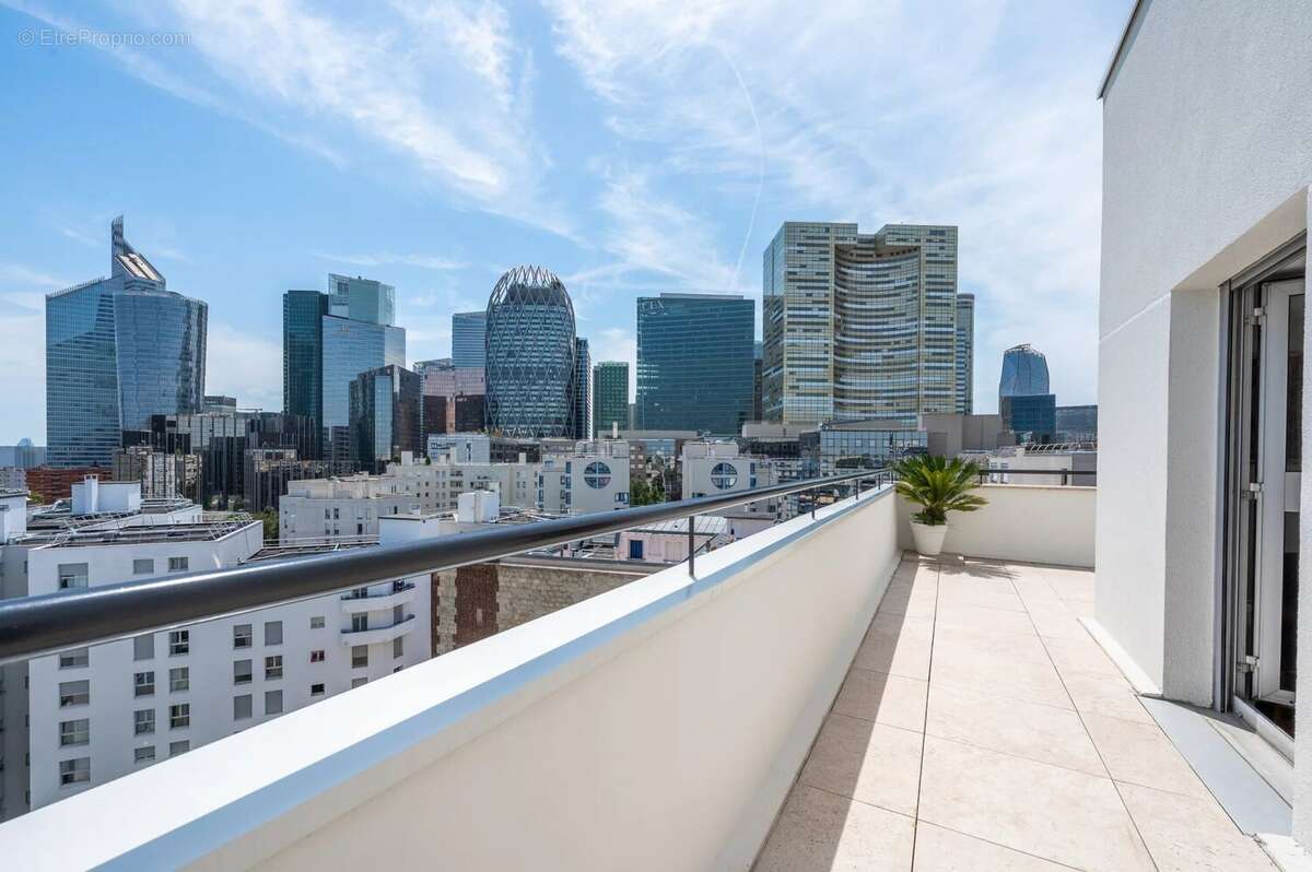 Appartement à COURBEVOIE