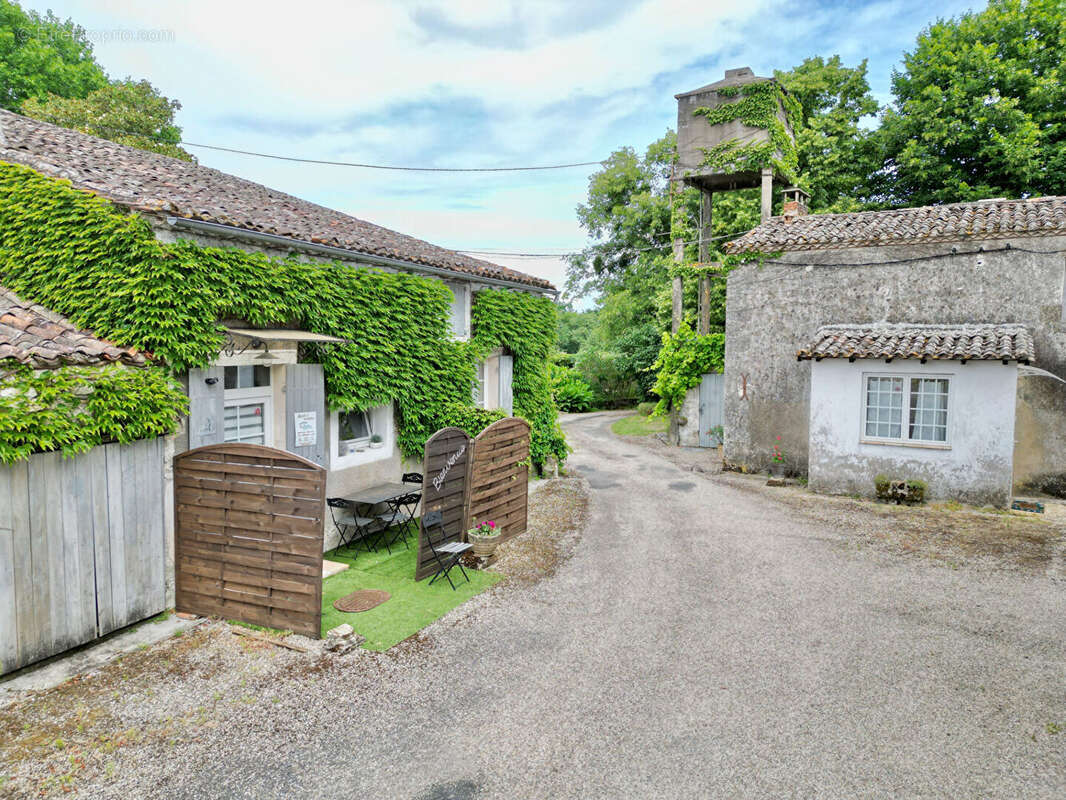 Domaine de charme et dépendances - photo 12