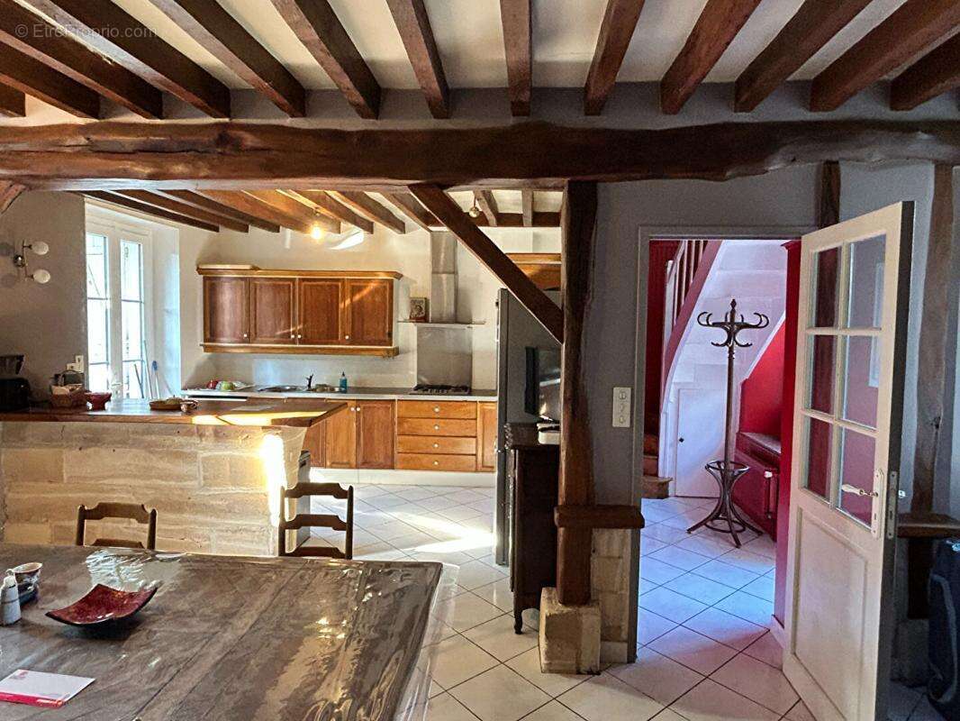 Charmante maison en pierres de 7 pieces, 5 chambres - photo 3
