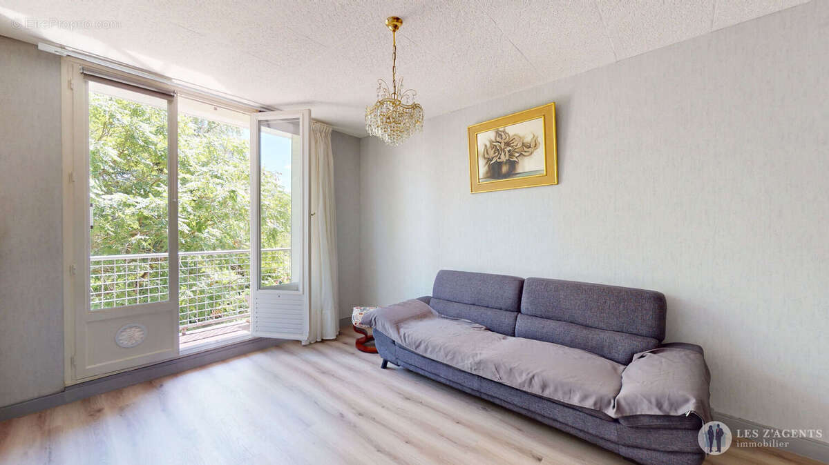 Appartement à SAINT-MARTIN-D'HERES