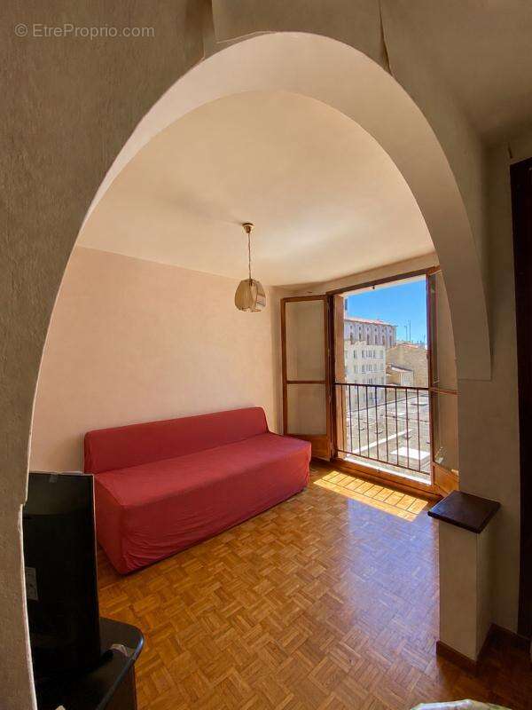 Appartement à MARSEILLE-4E