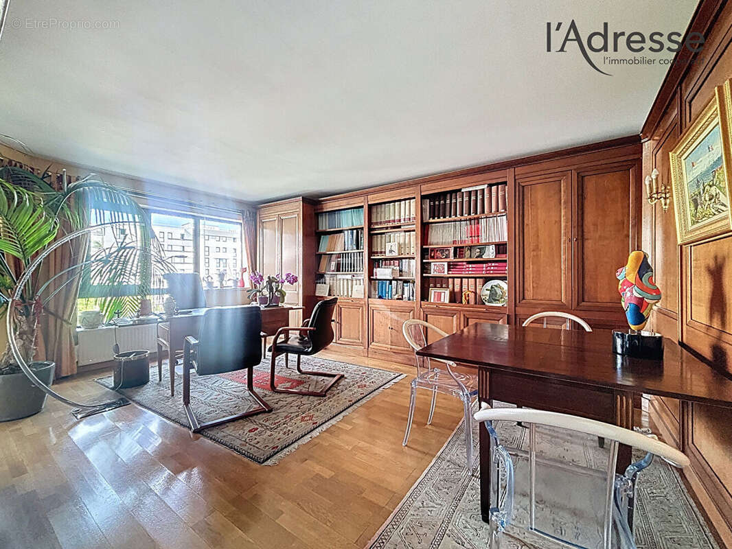 Appartement à SURESNES