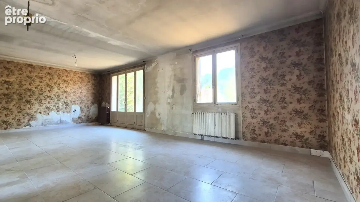 Bû - Maison à rénover avec fort potentiel sur terrain arboré d’environ 1 400 m2 - photo 3