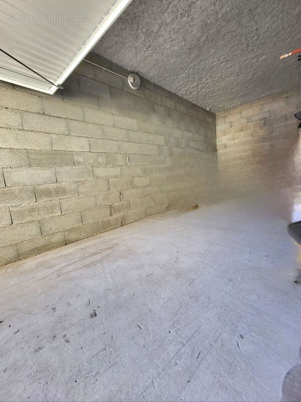 Parking à FRONTIGNAN