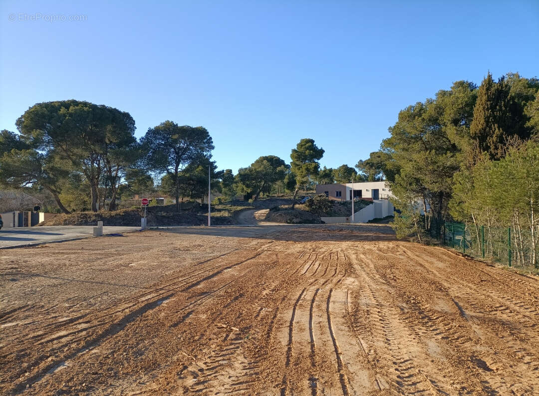 Terrain à LEZIGNAN-CORBIERES