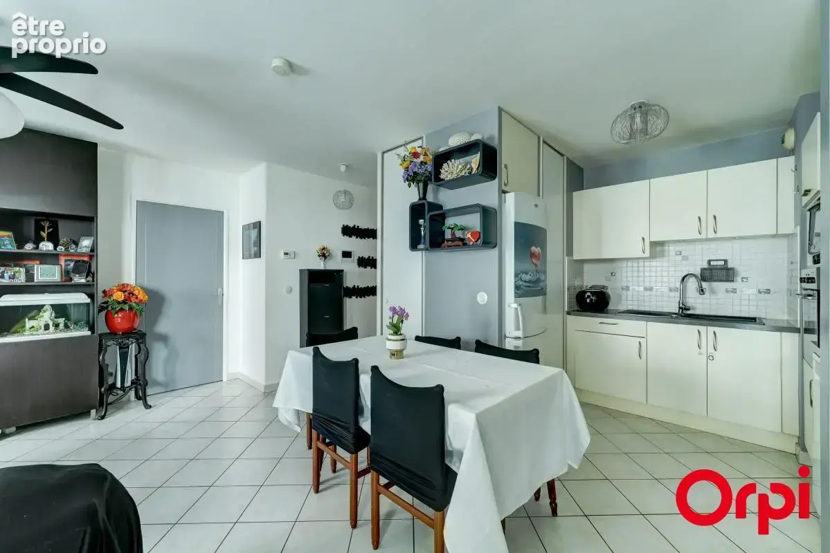 A vendre - Appartement type T4 de 75 m2 avec balcon et garage double - photo 5