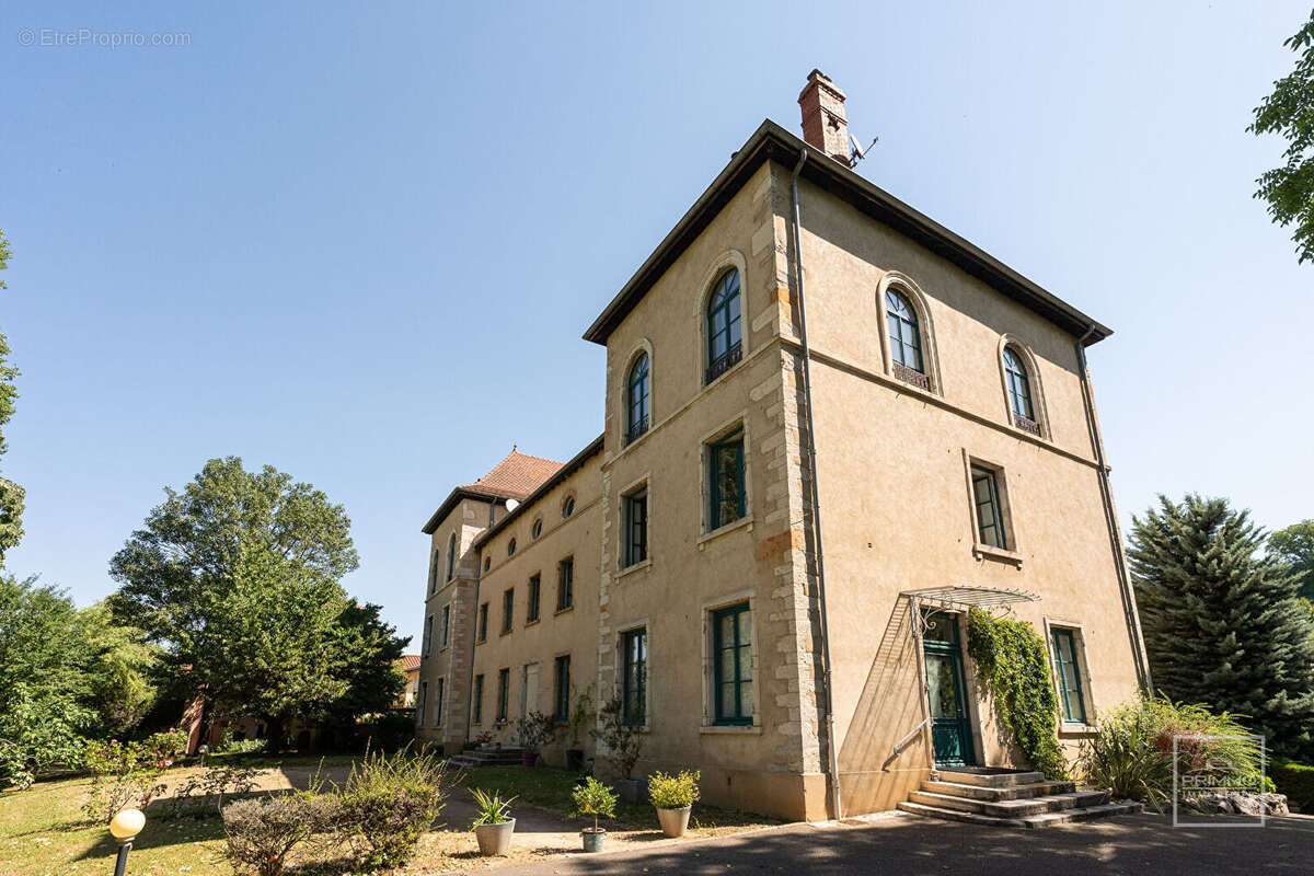 Appartement à GENAY