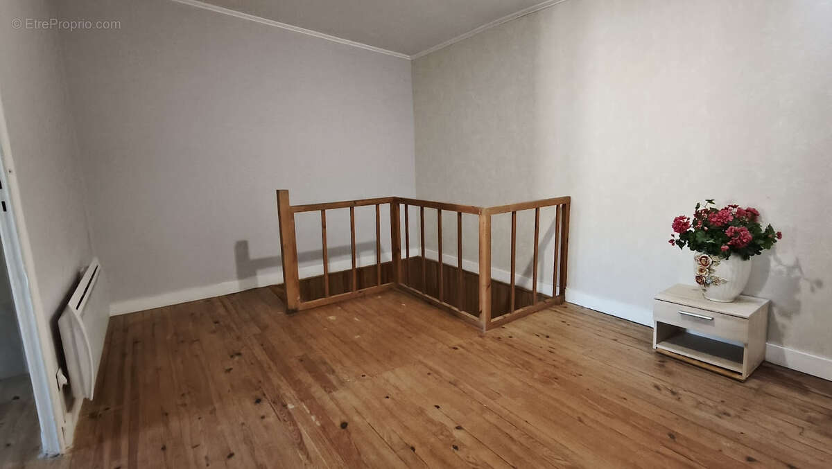 Maison à SAINT-MARTIN-LACAUSSADE