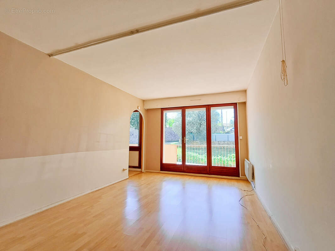 Aubenas - appartement 1 piece 41m2 - balcon et ascenseur - photo 3