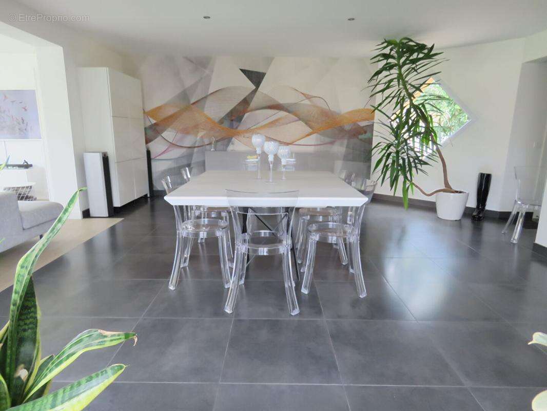 Belle maison familiale récente avec piscine sur grand jardin avec vue forêt à Camarsac - photo 4