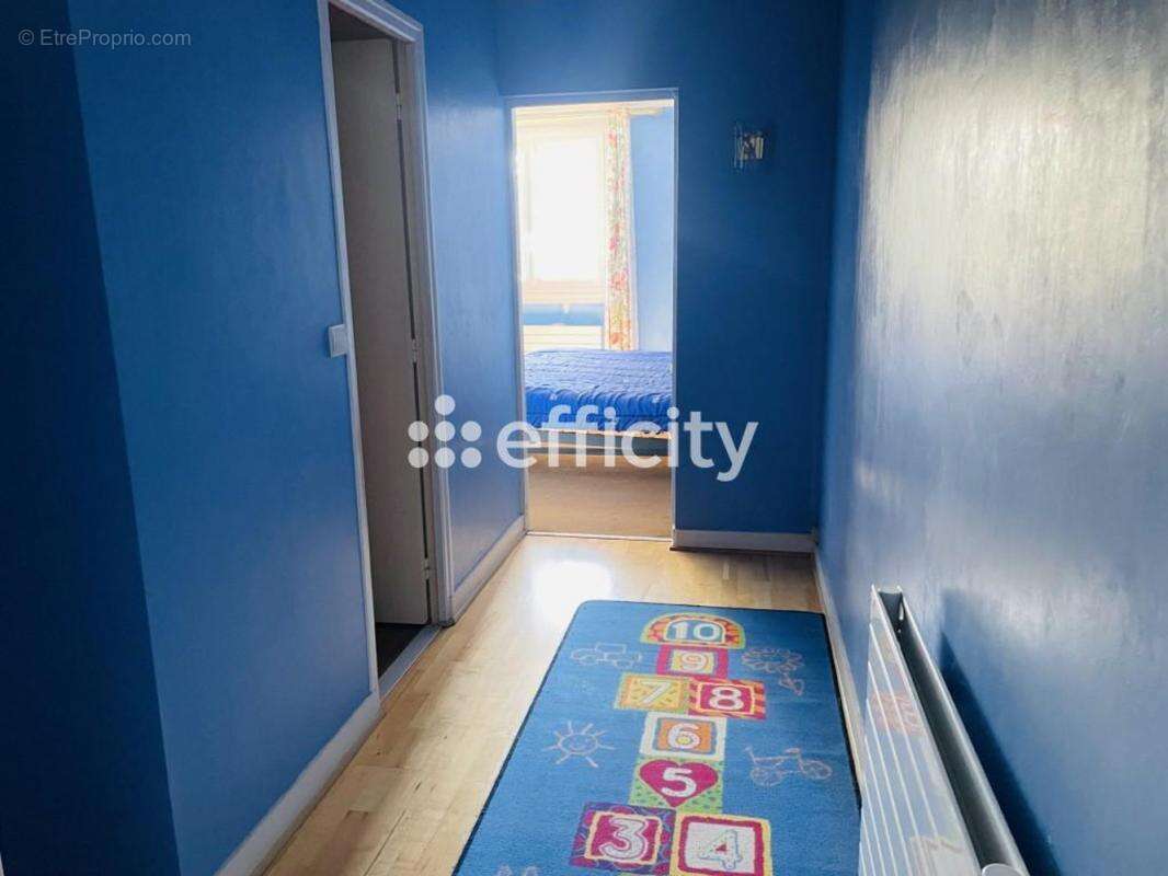 Maison à LA CHAPELLE-DU-BOIS