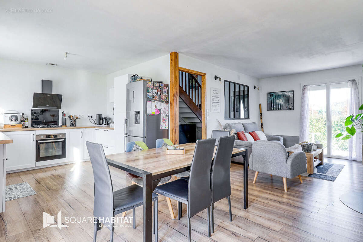 Maison à MONTREUIL-JUIGNE