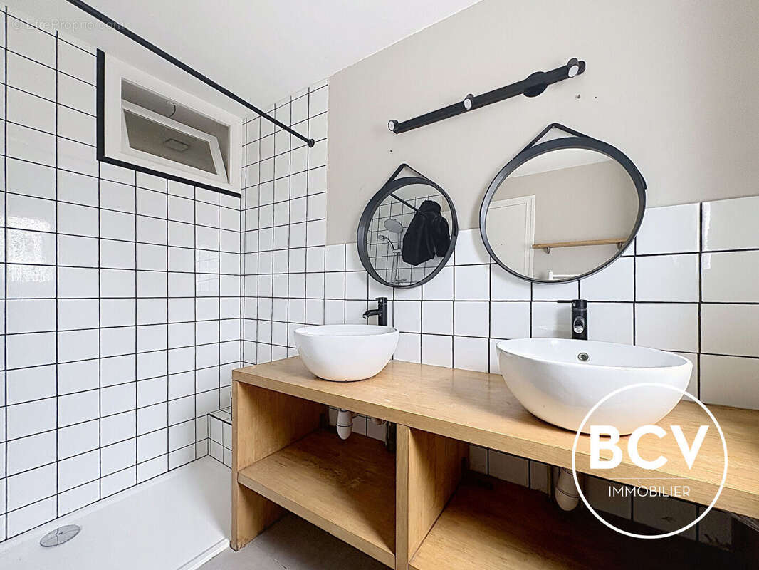 Maison De Village + gite + grange - photo 9