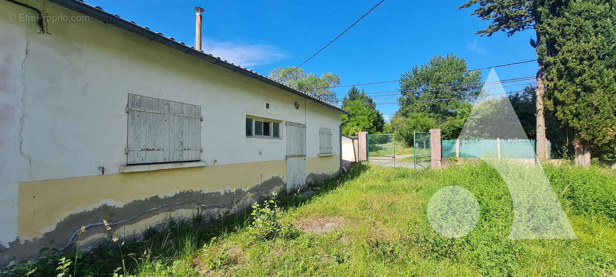 Maison mitoyenne à rénover-58 m² -Terrain de 316 m² -Salernes - photo 2