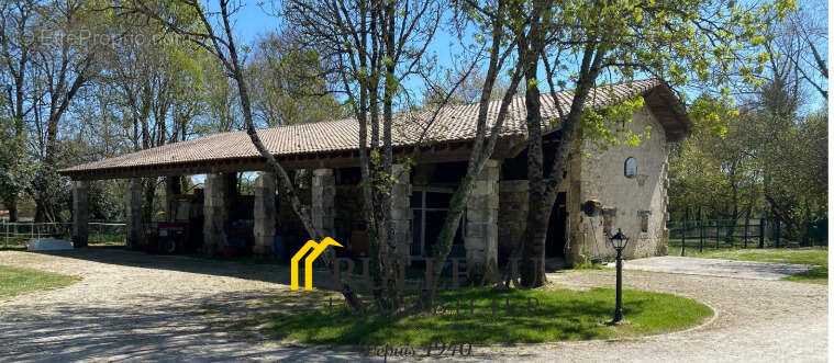 Maison à SAINT-CHRISTOLY-DE-BLAYE