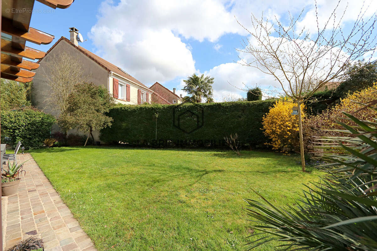 Maison à MANDRES-LES-ROSES