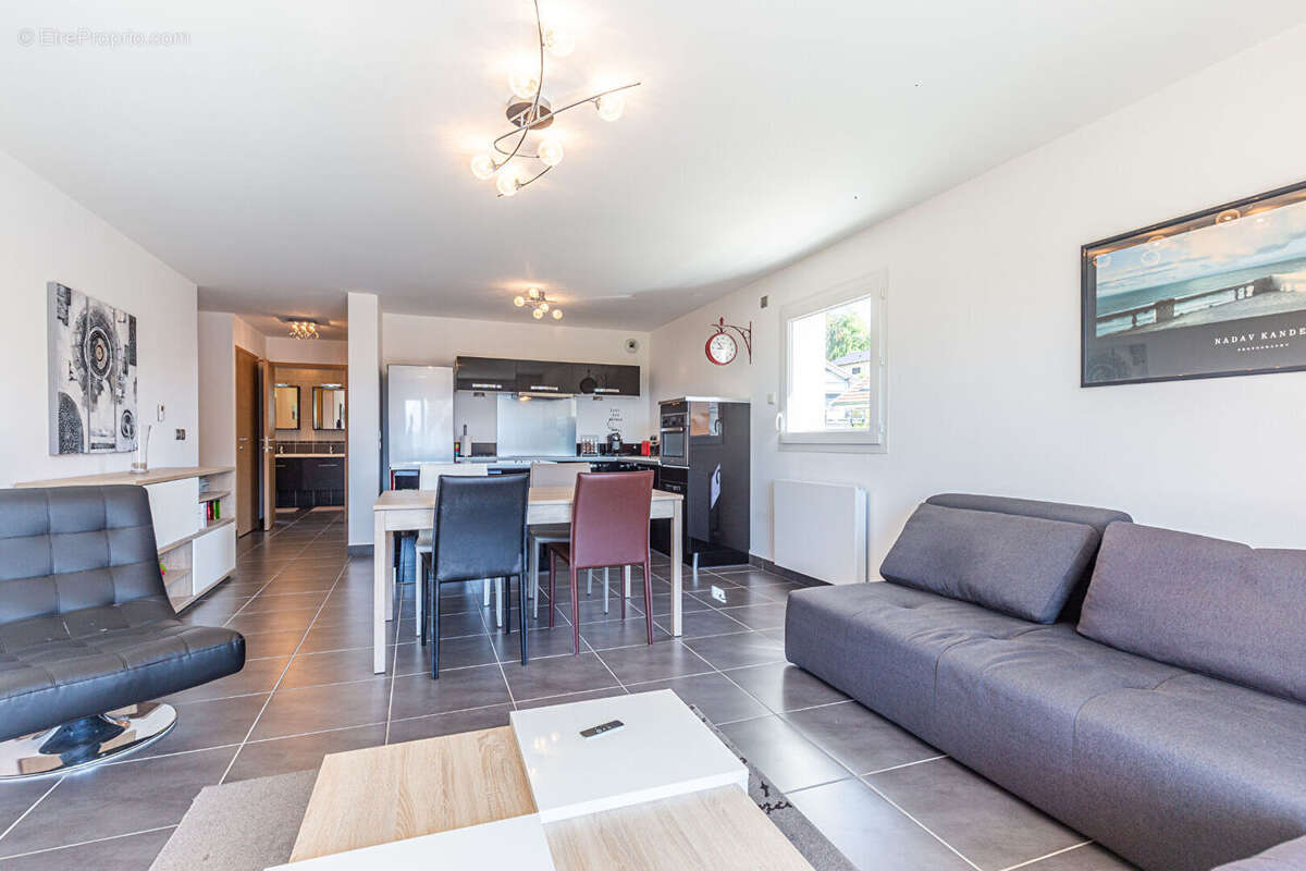 Appartement à POISY