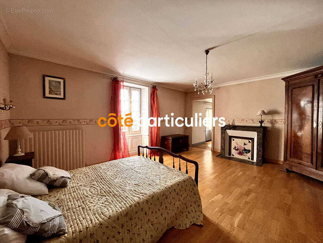 Le poiré-sur-vie -- demeure du xviii siècle -- 310 m² habitables -- 14 pièces -- piscine -- 2 logements -- proche commerce - photo 10
