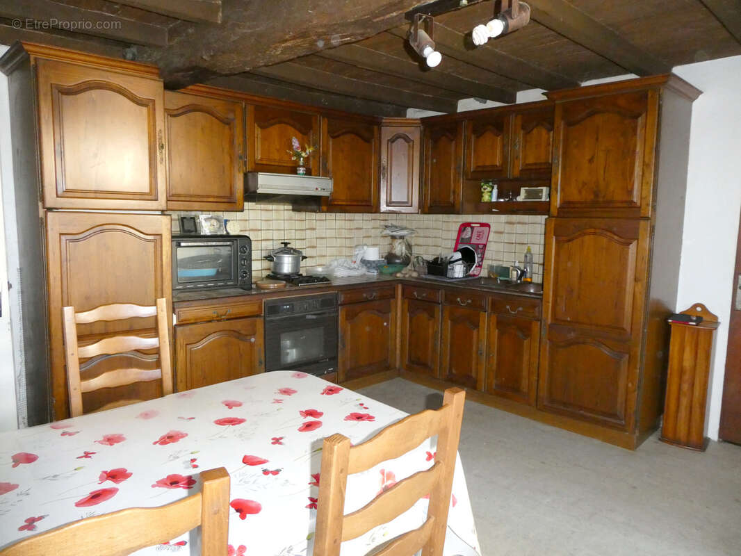 Maison à SAINT-CLEMENT-LES-PLACES