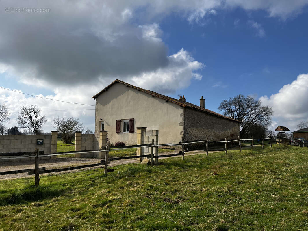Maison à LA CHAPELLE-SAINT-LAURENT