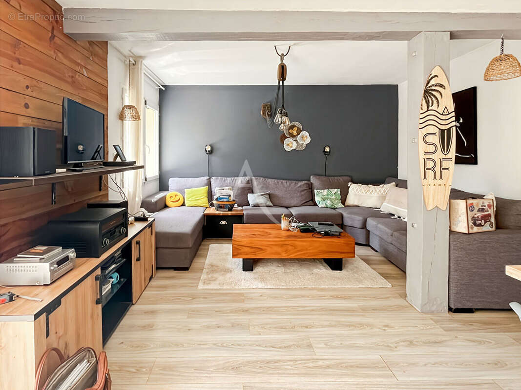 A VENDRE - Maison familiale avec piscine dans quartier calme - photo 7