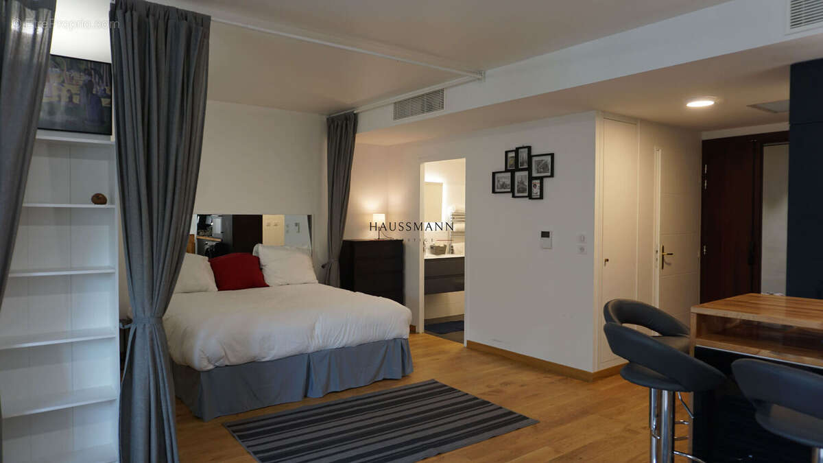 Appartement à NEUILLY-SUR-SEINE