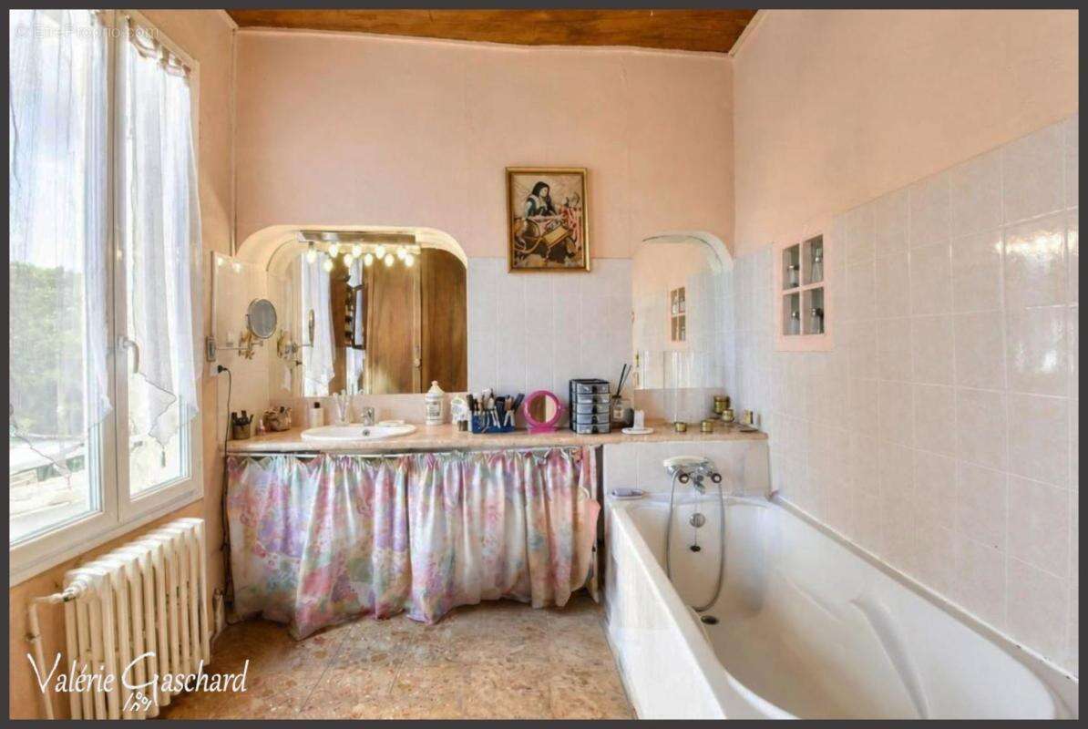 St Antoine sur l'isle  ( Gironde) - Maison en Pierre 250 m² + dépendance et piscine - photo 14